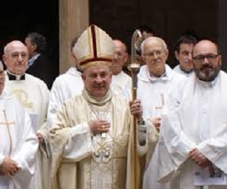 obispo y sacerdotes