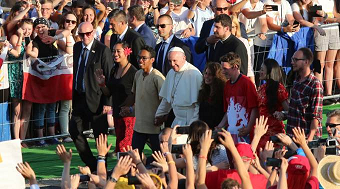 Papa Francisco con los jóvenes