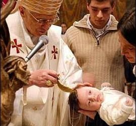 Bautismo de Niños por Benedicto XVI