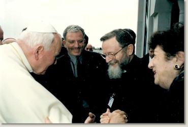 El Papa con Kiko, Carmen y el padre Mario