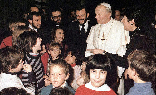 San Juan Pablo II y familias en misión