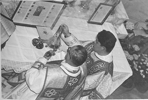 0051956votos13_5_58diacon.jpg - 13.5.1958 Sirviendo como diácono