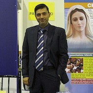 Luca di Tolve fue Mister Gay y contrajo el VIH, luego se convirtió y cambió rezando el rosario